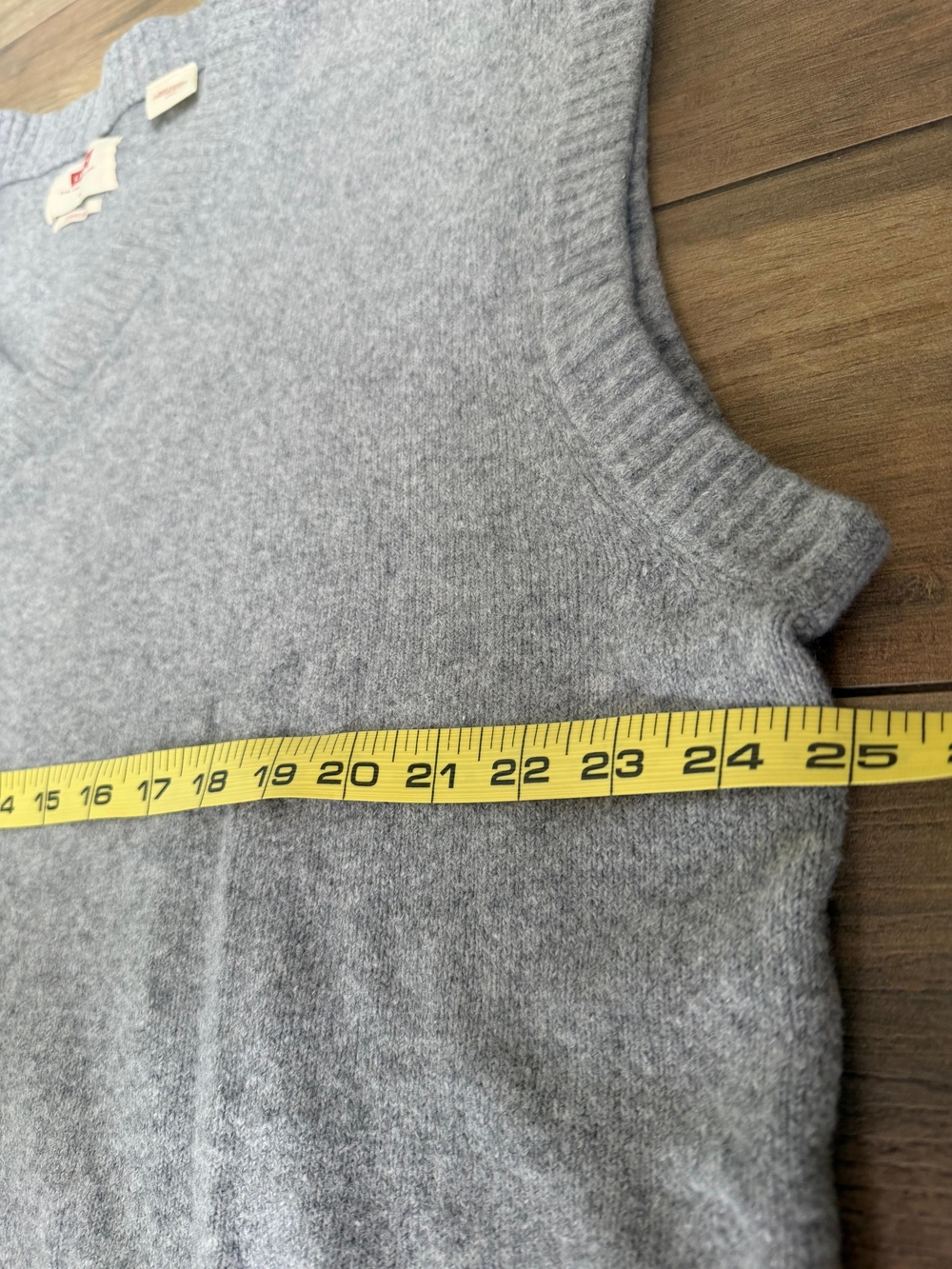 Levi's V-Neck Sweater Vest Women Large Gray Knit Ribbed Trim Preppy Old Money - Picture 4 of 7